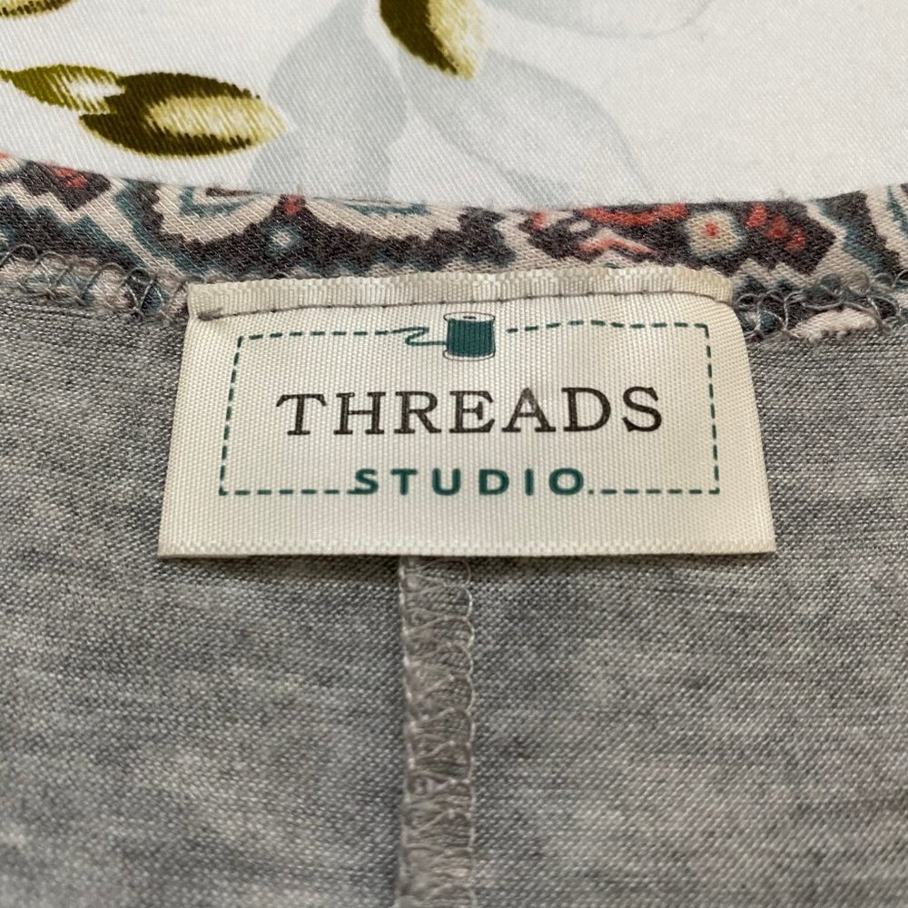 Threads Studio Size M Patterned Baseball Tee - Picture 3 of 4